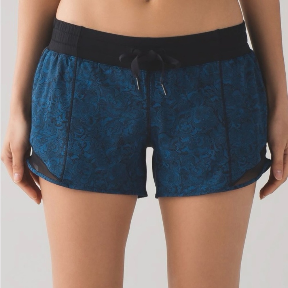 Lululemon Hotty Hot Short (Long 4")
Mini Park Lace Multi Black